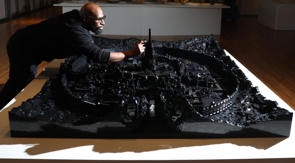 Ekow Nimako premieres at the Wereldmuseum Amsterdam with a work made of one million black LEGO® bricks
